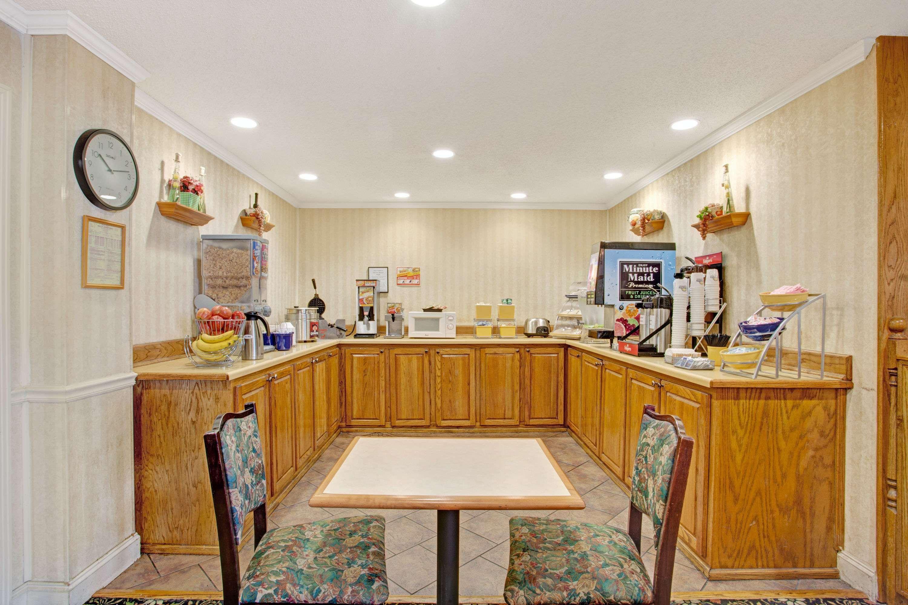 Days Inn & Suites By Wyndham Collierville Germantown Area Eksteriør billede