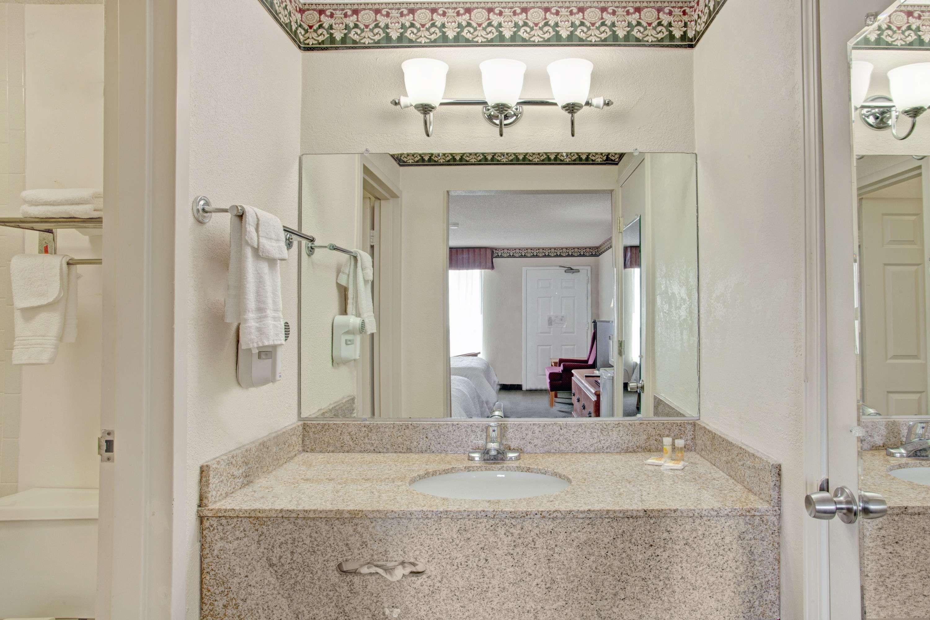 Days Inn & Suites By Wyndham Collierville Germantown Area Eksteriør billede