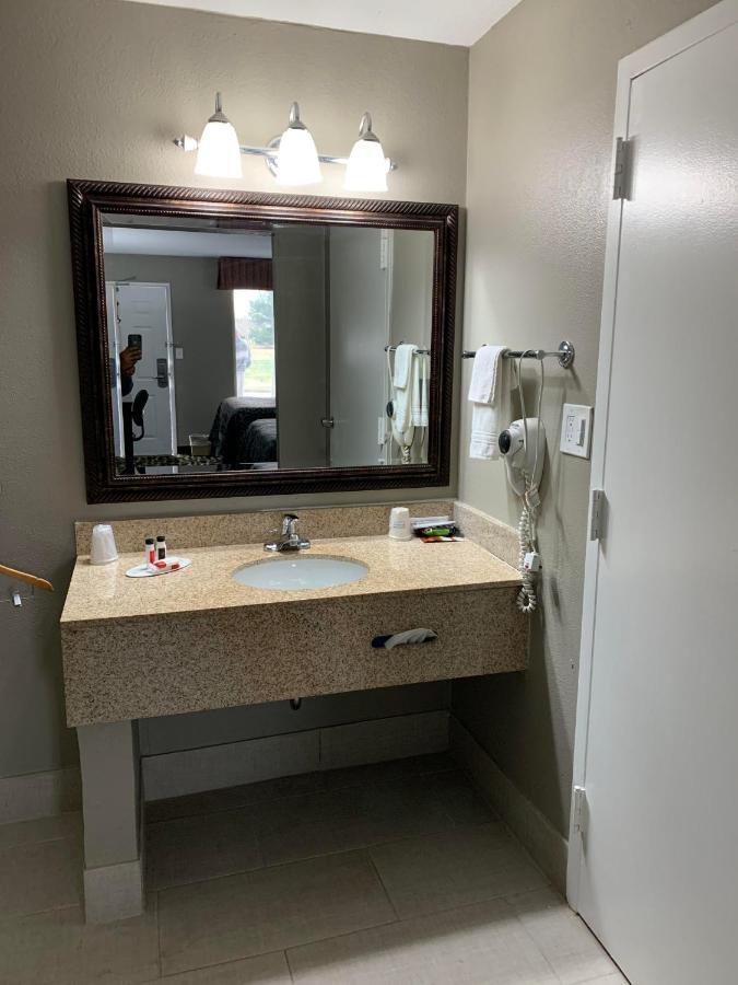 Days Inn & Suites By Wyndham Collierville Germantown Area Eksteriør billede